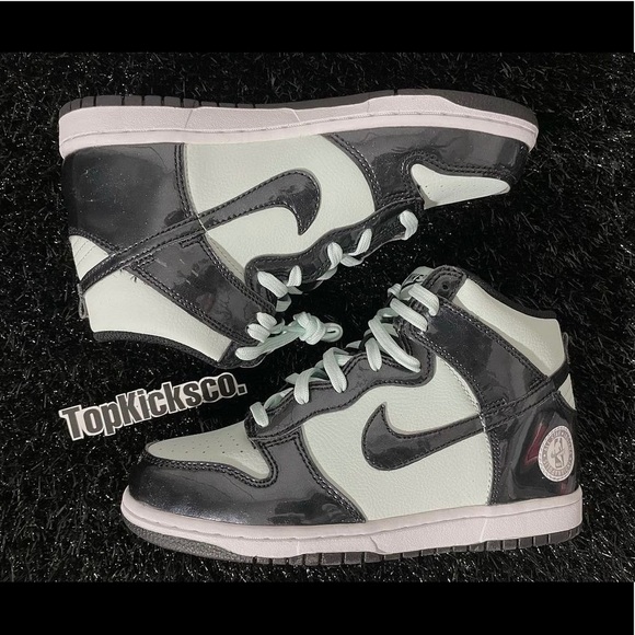 SOLD 💌 Nike Dunks - Picture 4 of 4